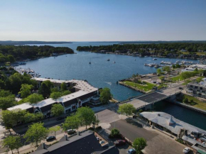 112 Edgewater Inn with Waterfront Access